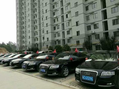 寶雞金鑰匙專業(yè)婚車(chē)租賃 瑪莎拉蒂總裁與保時(shí)捷跑車(chē)的高端婚慶服務(wù)